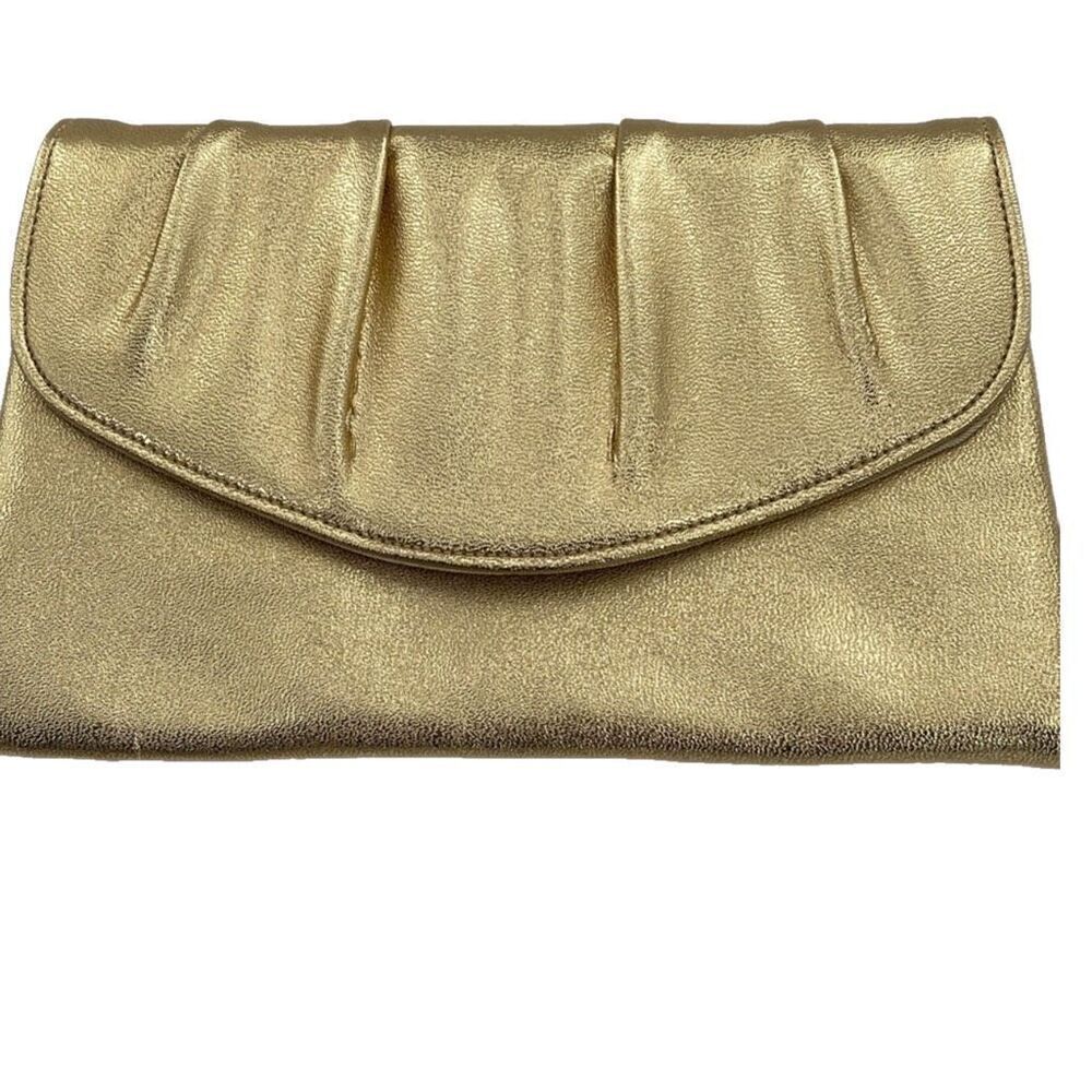 Shimmering Vintage faux leather gold clutch.
